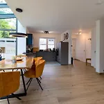 Strandnest Feriehus *